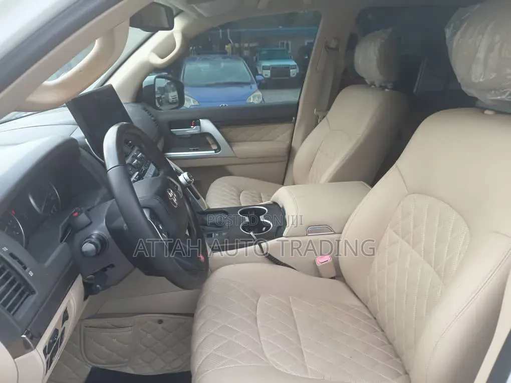 Toyota Land Cruiser 2022 White