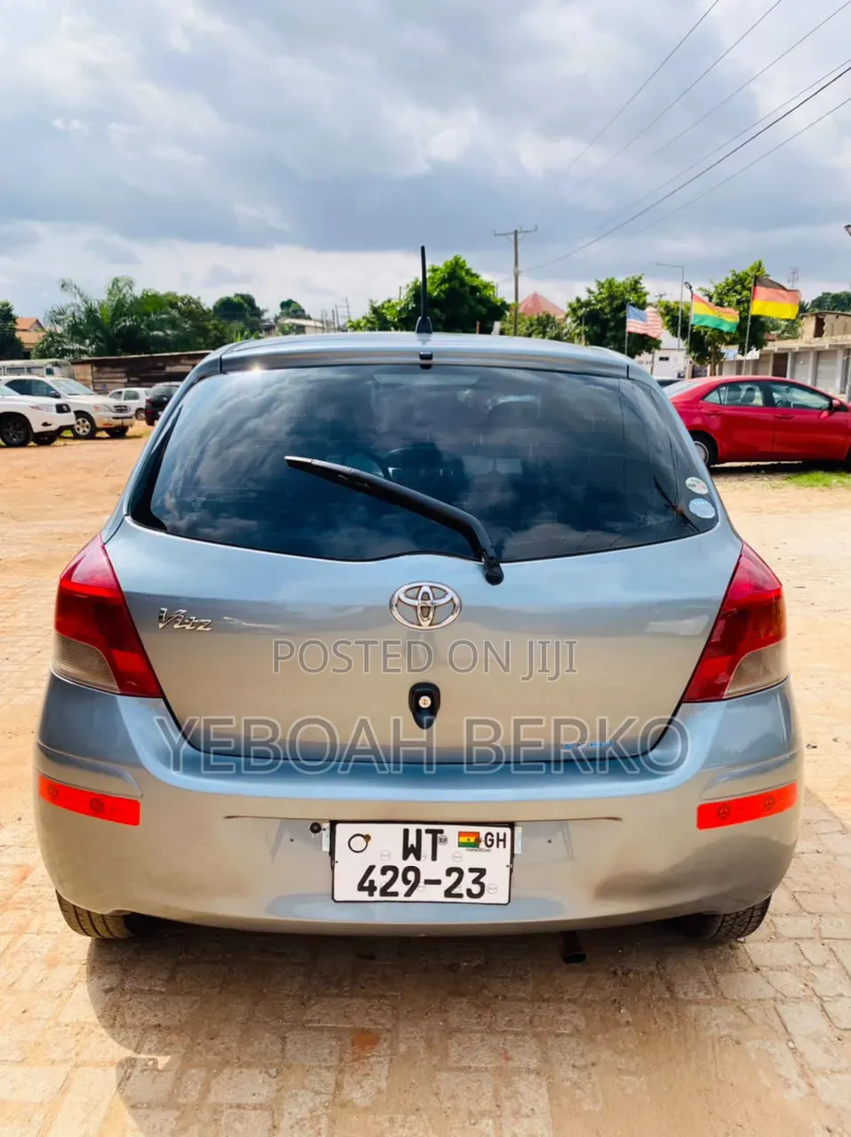 Toyota Vitz 2010 Silver