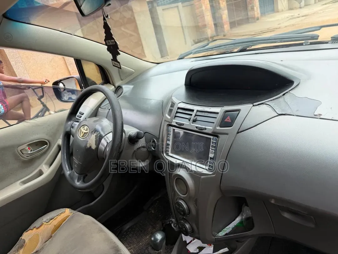Toyota Vitz 2010 Burgundy