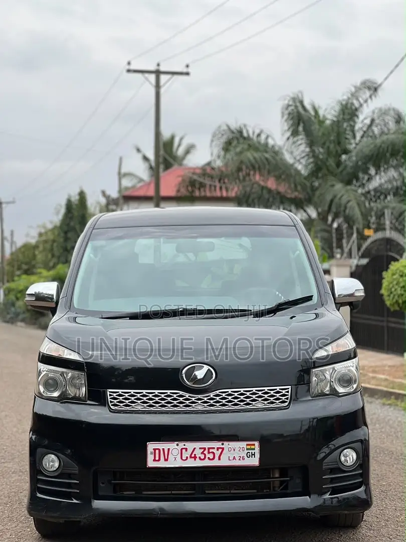 Toyota Voxy V 4WD 8-Seater 2011 Black