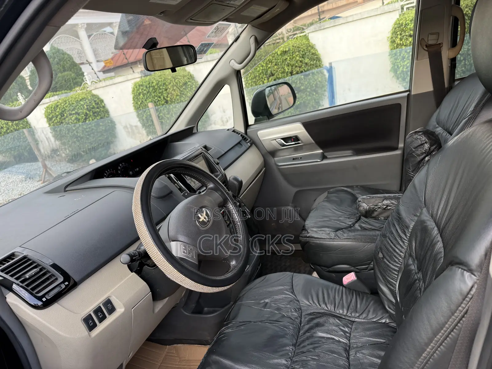 Toyota Voxy 2013 Black