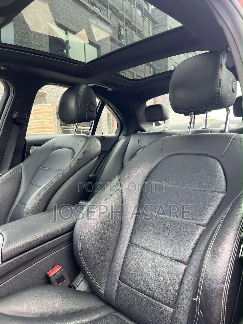 Mercedes-Benz C300 2020 Red