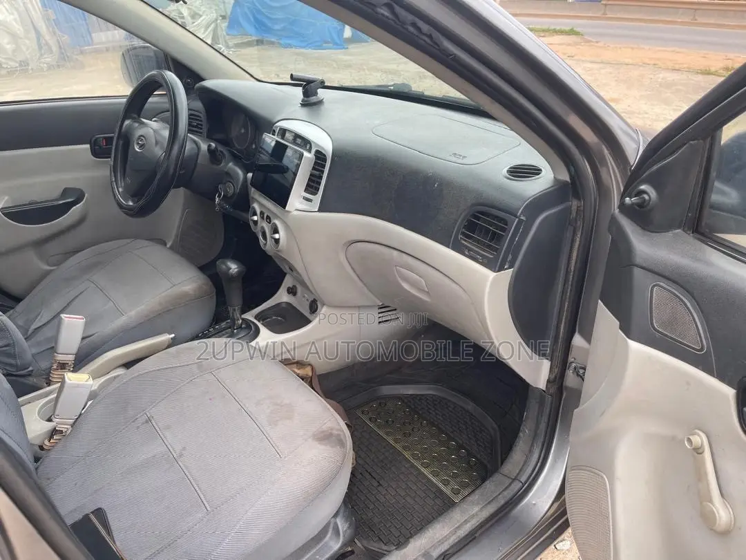 Hyundai Accent 2010 Gray
