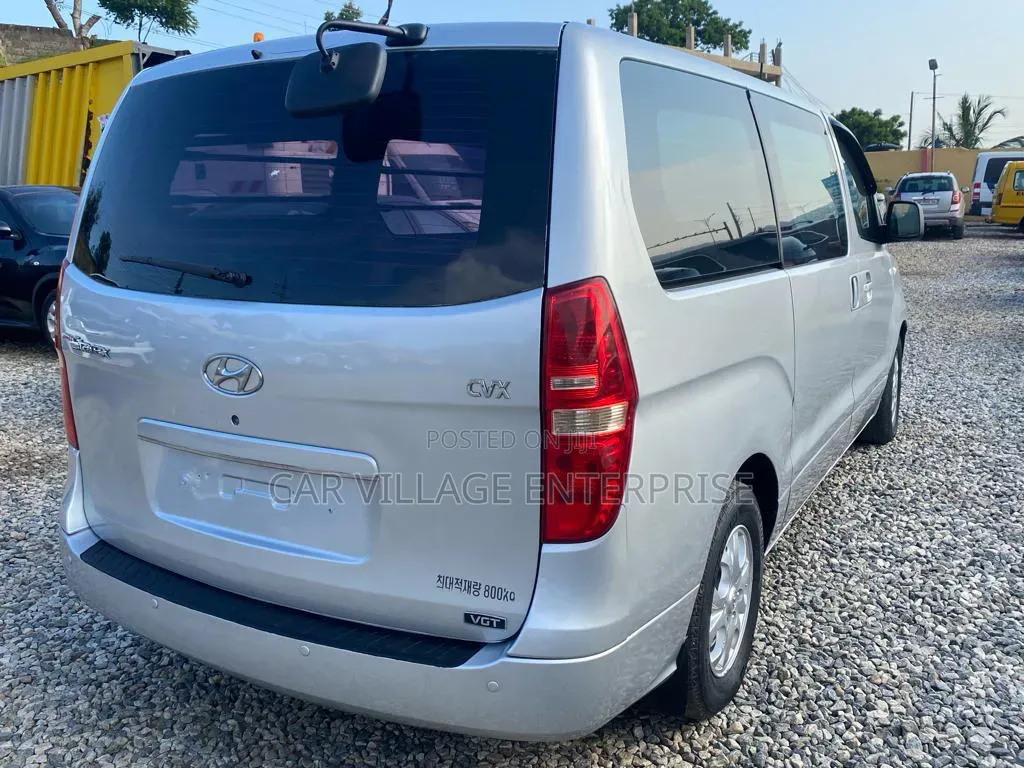 Hyundai H1 2010 Silver