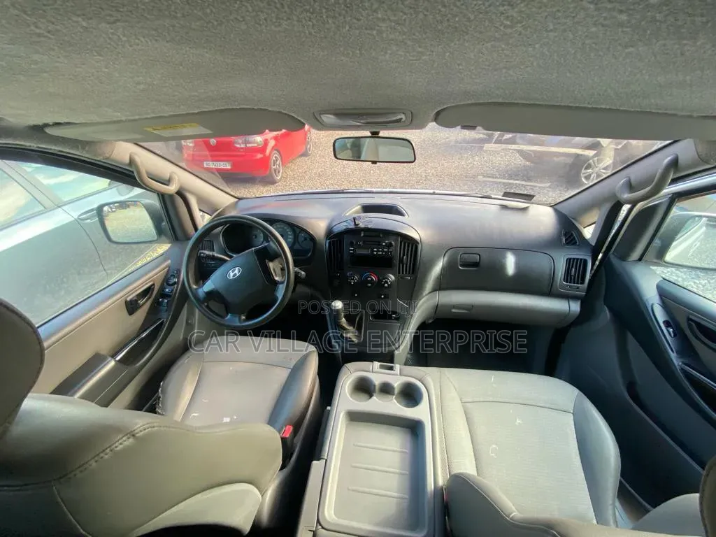 Hyundai H1 2010 Silver