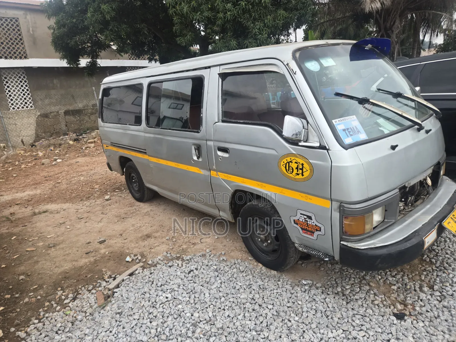 Nissan Caravan (Urvan) 1999 Silver