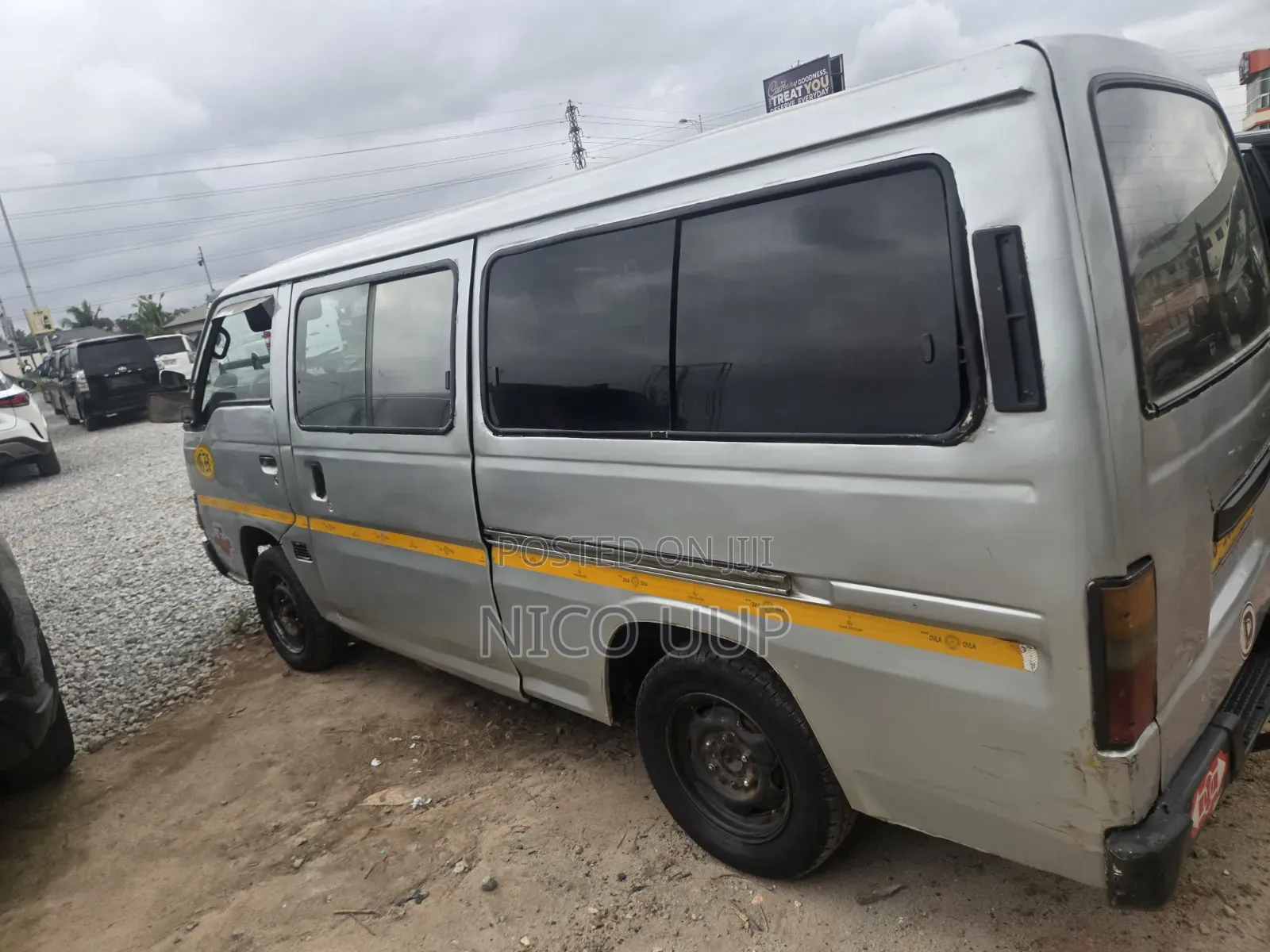 Nissan Caravan (Urvan) 1999 Silver