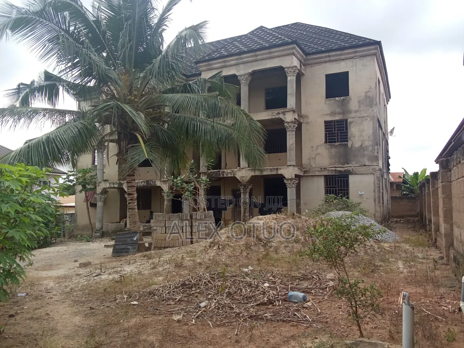 12bdrm House in Alex Otuo Properties, Atwima Nwabiagya for sale