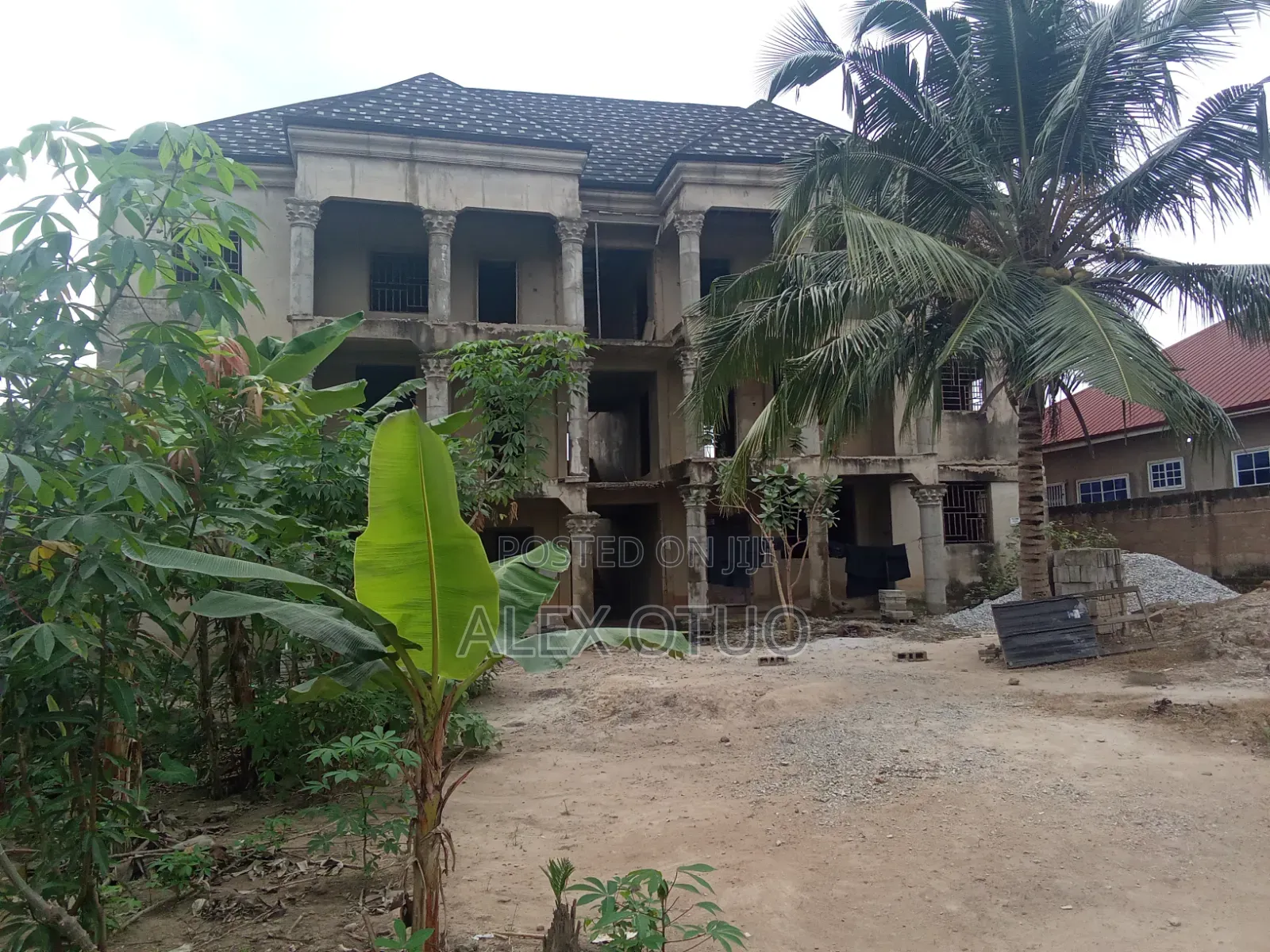 12bdrm House in Alex Otuo Properties, Atwima Nwabiagya for sale