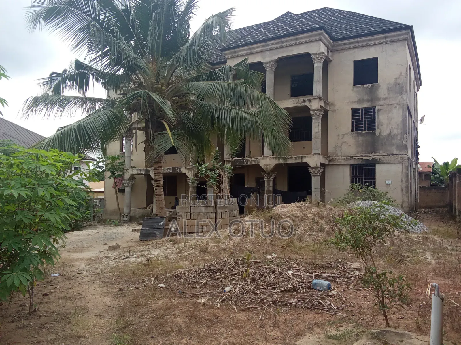 12bdrm House in Alex Otuo Properties, Atwima Nwabiagya for sale