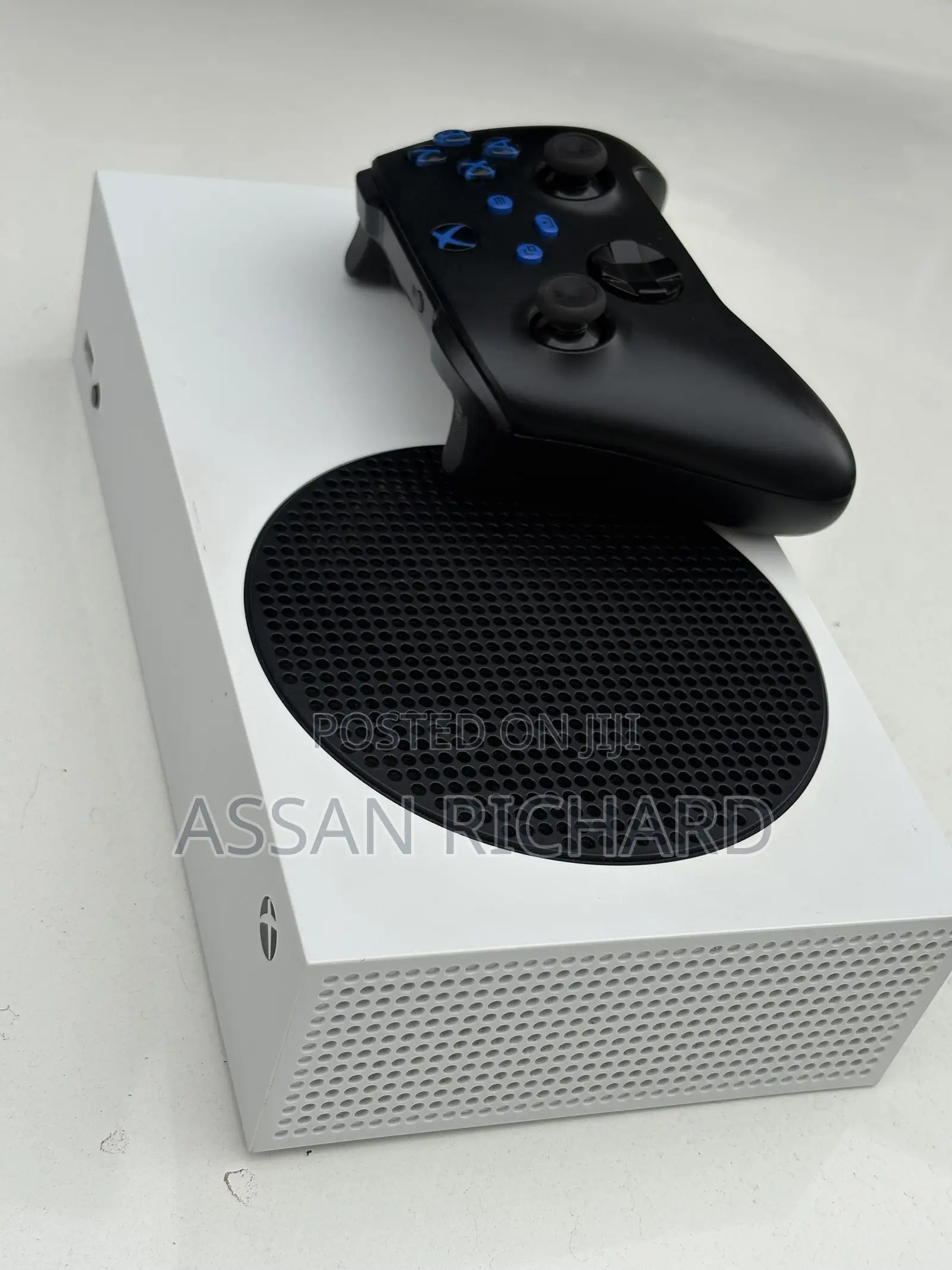 Xbox Series S Available on the Low Price With 5games Installed.