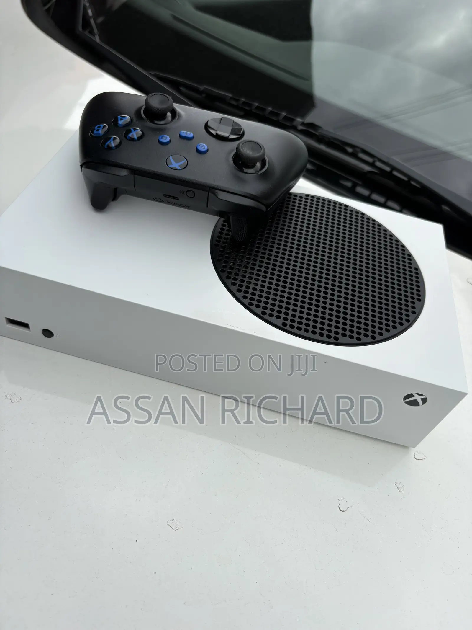 Xbox Series S Available on the Low Price With 5games Installed.