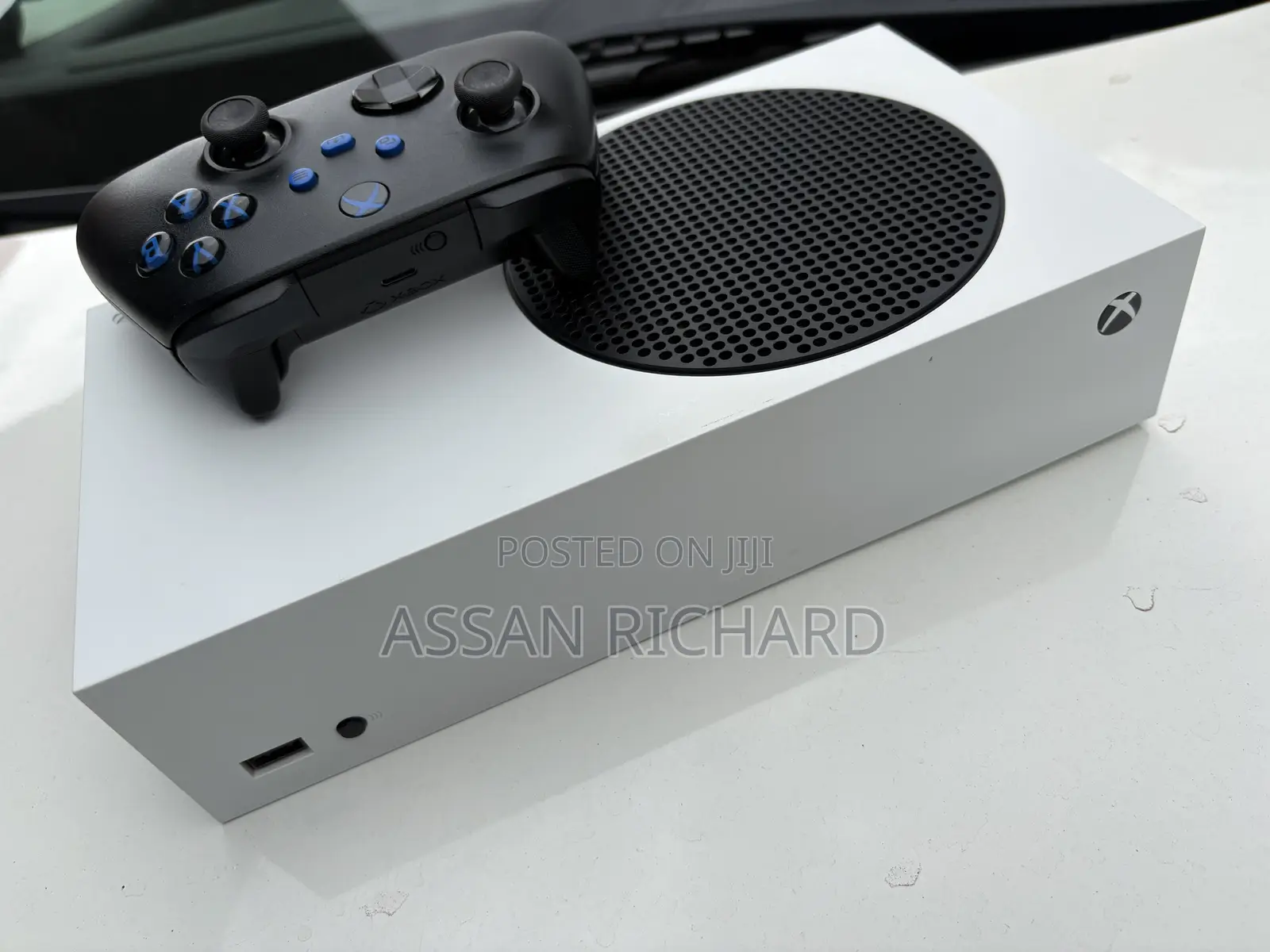 Xbox Series S Available on the Low Price With 5games Installed.