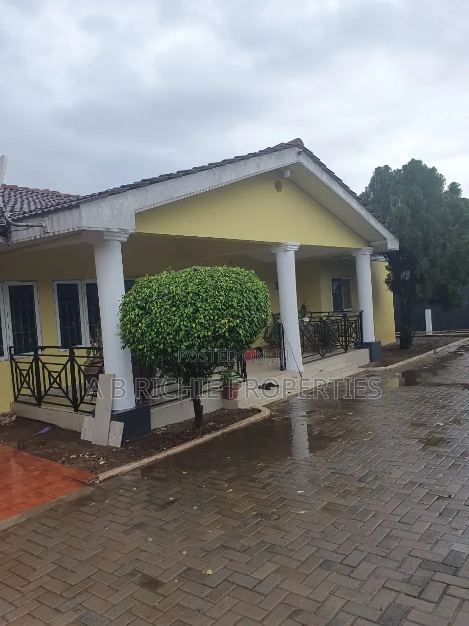 7bdrm Bungalow in Ab Richie Properties, Station Area for sale