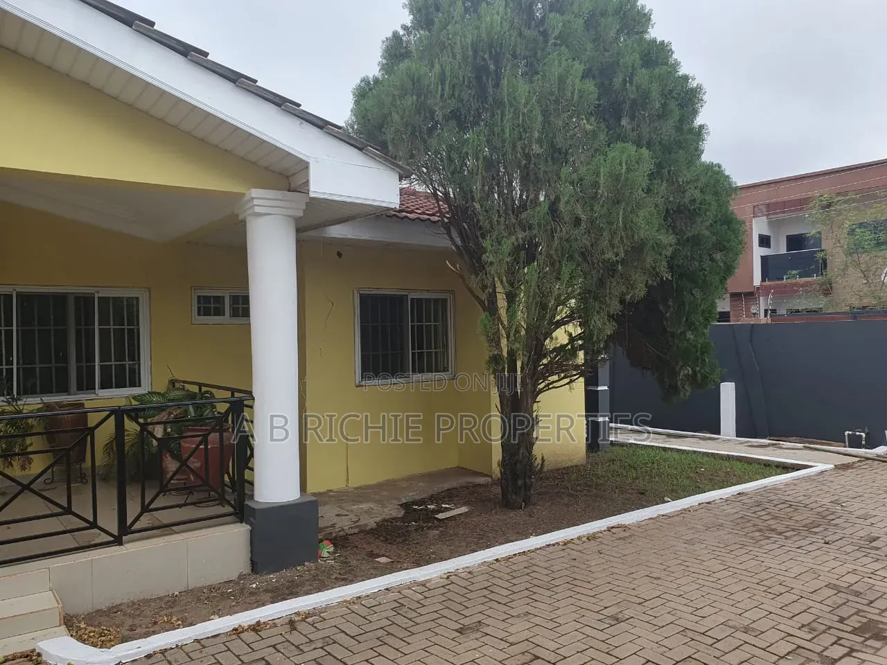 7bdrm Bungalow in Ab Richie Properties, Station Area for sale