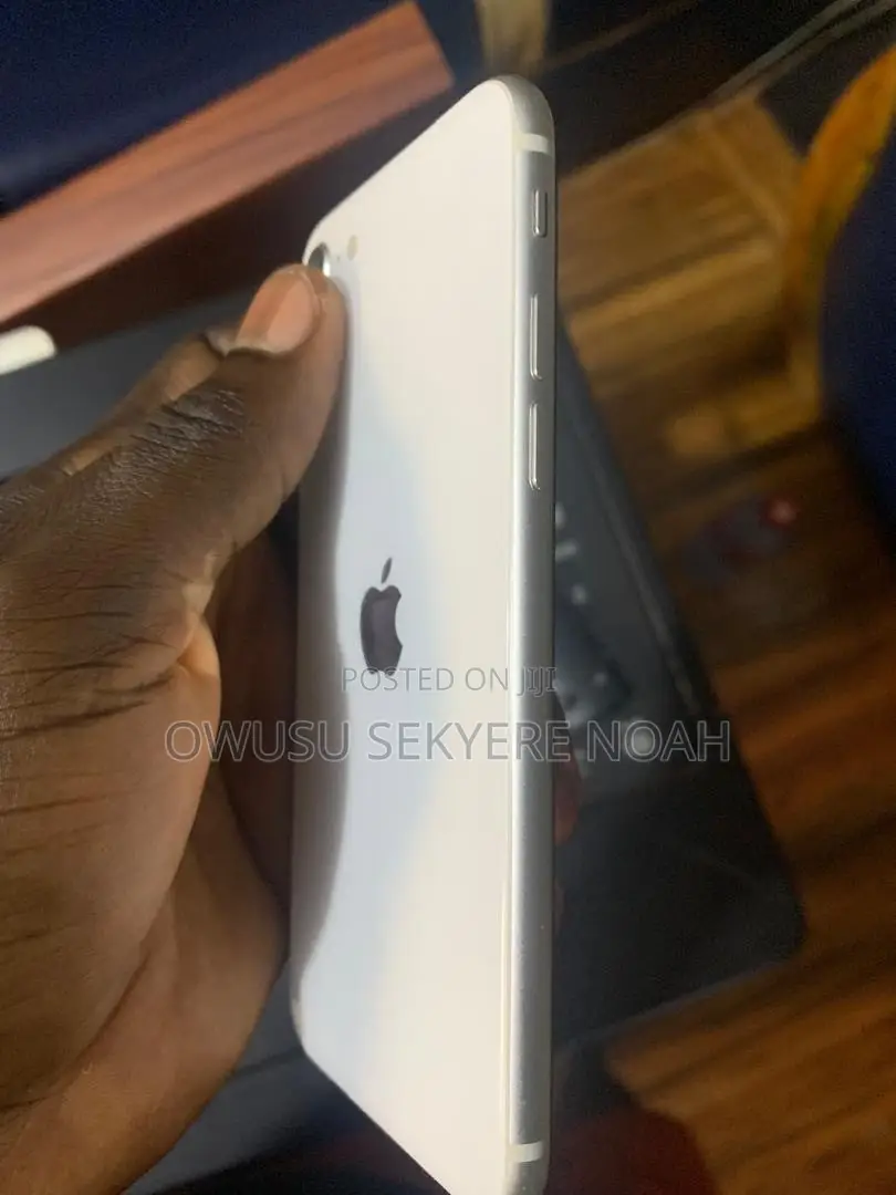 Apple iPhone SE 128 GB White