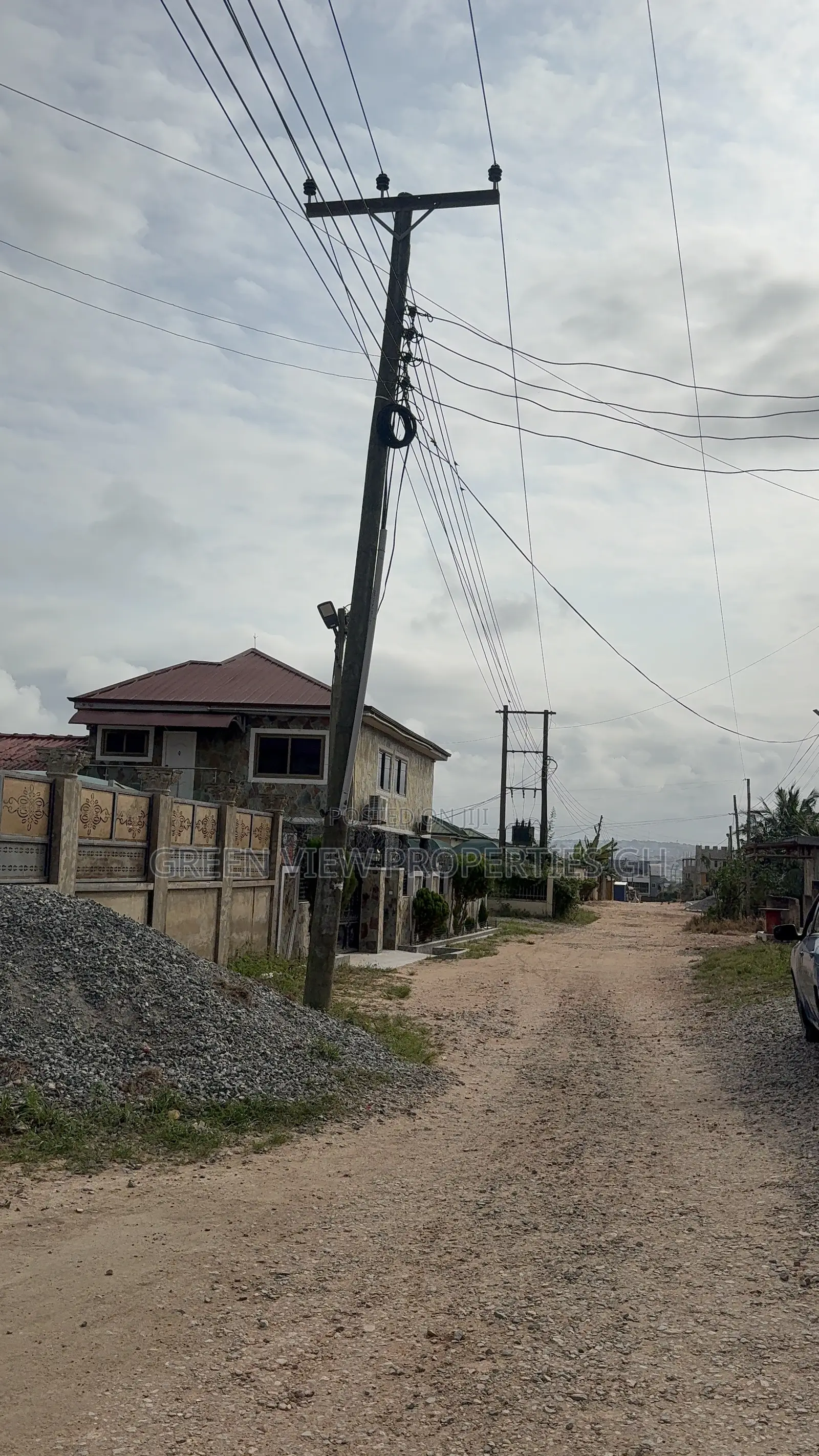 6bdrm House in West Hills Mall Area for sale
