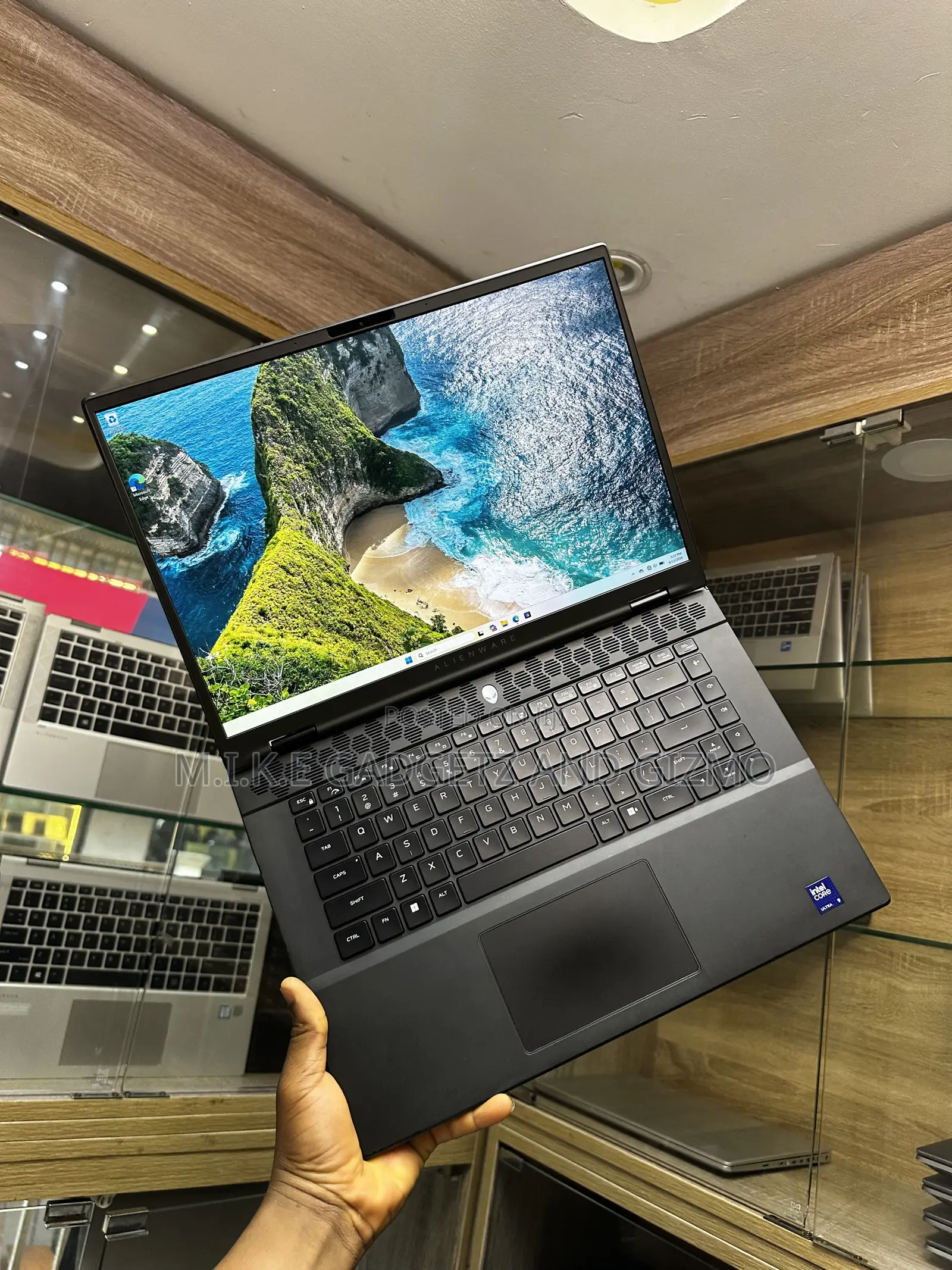 Laptop Alienware M16 R2 32GB Intel Core Ultra 9 SSD 1T