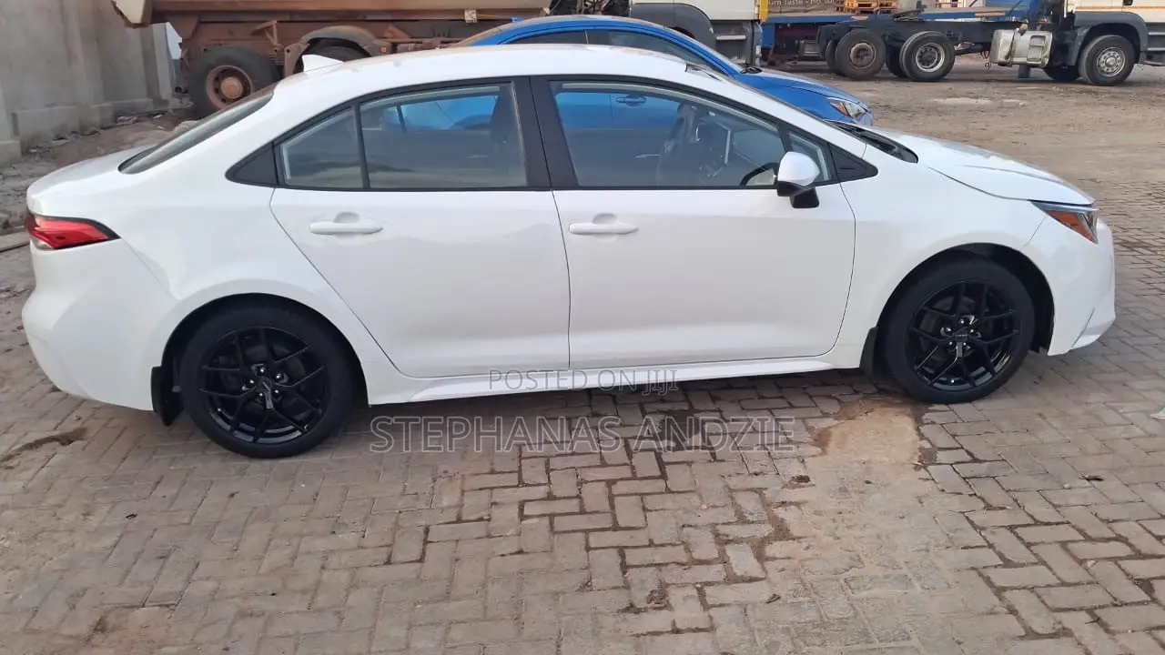 Toyota Corolla LE 2020 White
