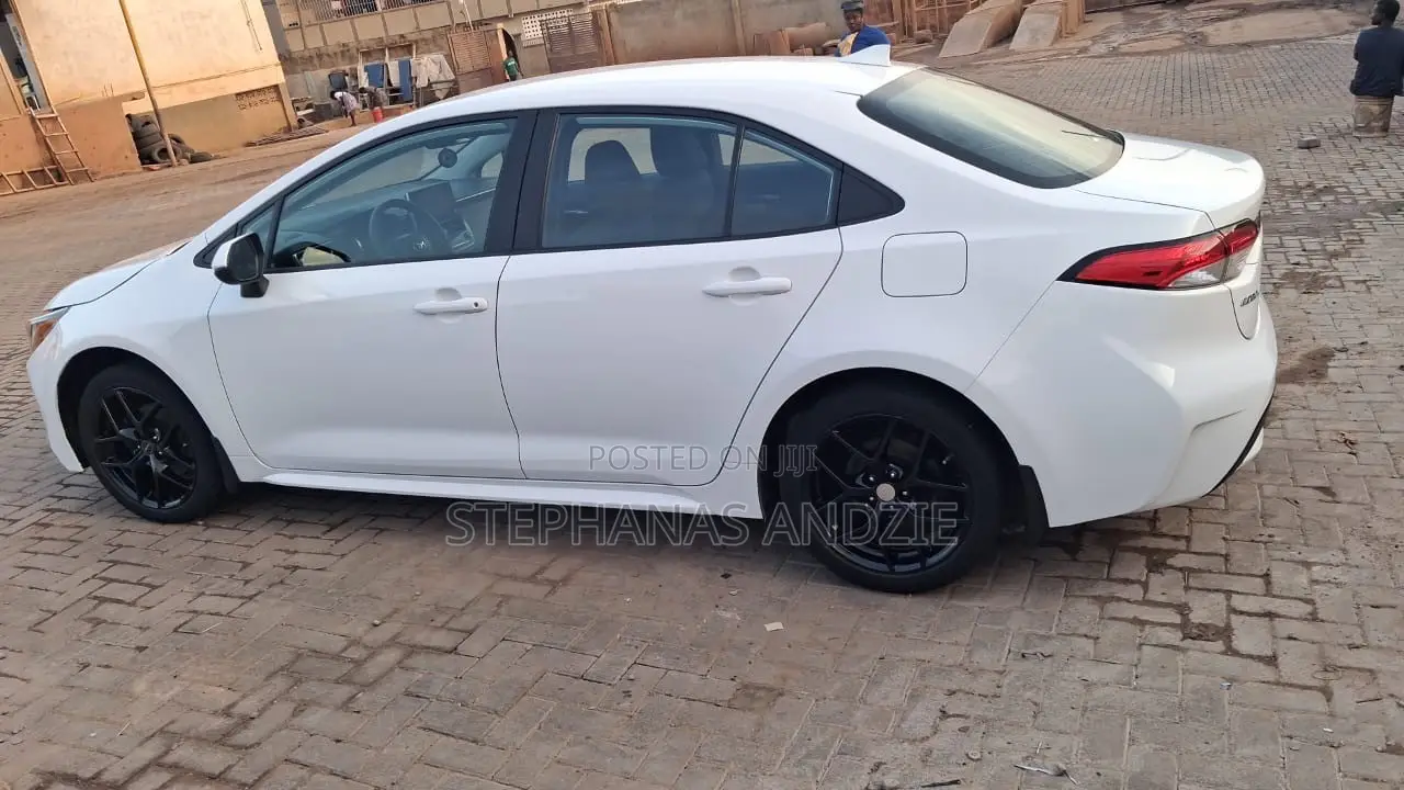 Toyota Corolla LE 2020 White