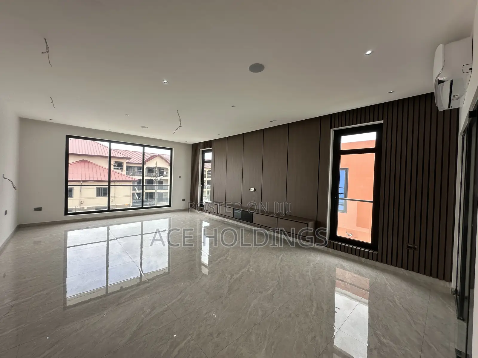 4bdrm Mansion in Adjiringanor, Adjiriganor for sale