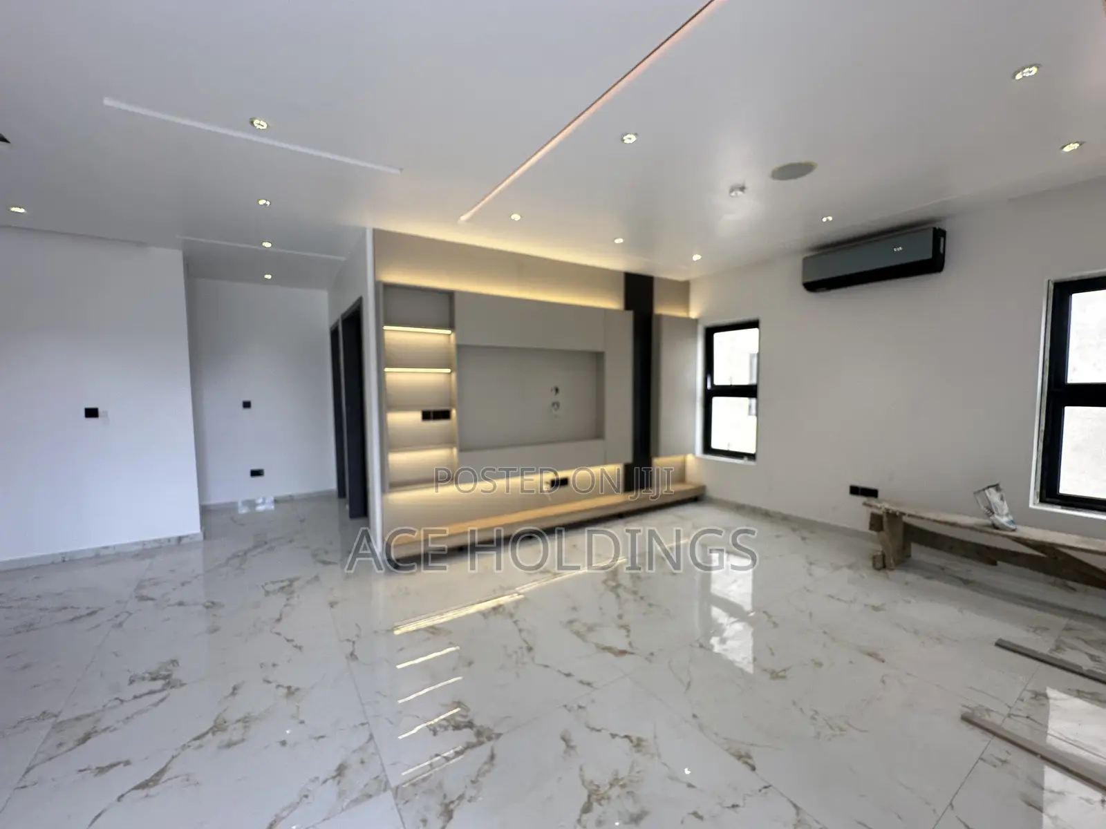 4bdrm Mansion in Adjiringanor, Adjiriganor for sale