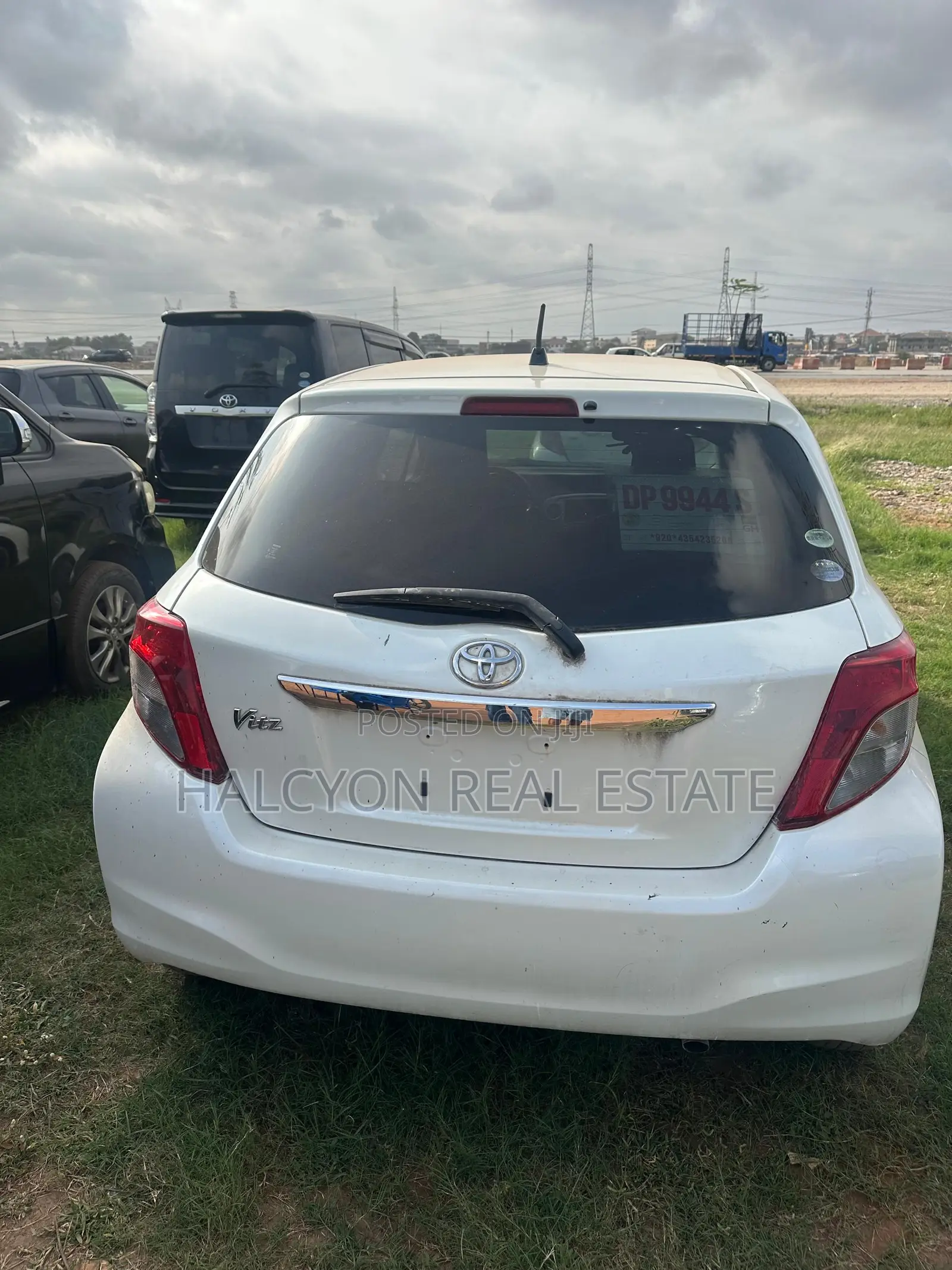 Toyota Vitz 1.3 AWD 3dr 2012 White