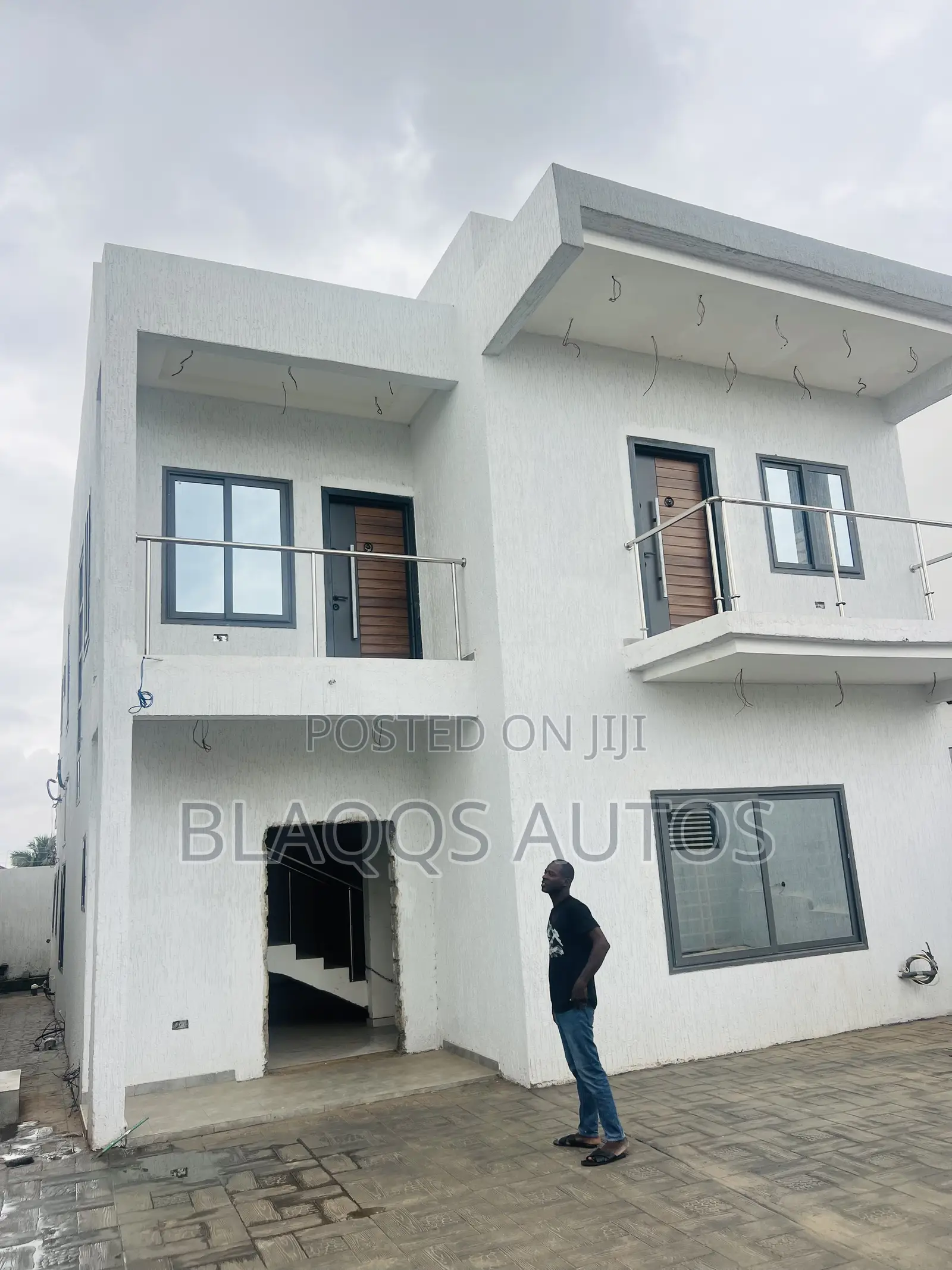 Furnished 4bdrm Apartment in Madina for sale