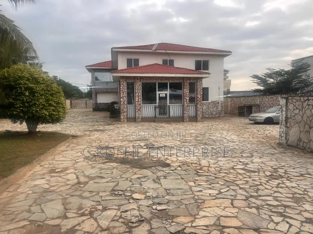 8bdrm Mansion in Roman Ridge for rent