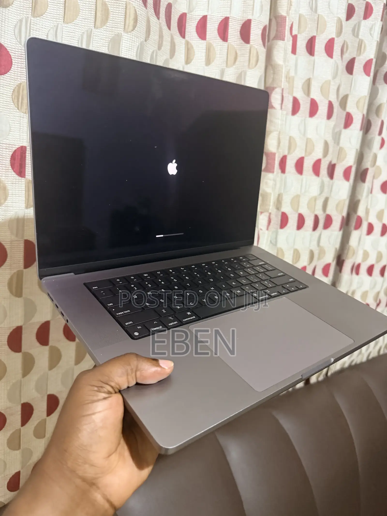 Laptop Apple MacBook Pro 2021 M1 16GB Apple M1 Pro SSD 512GB