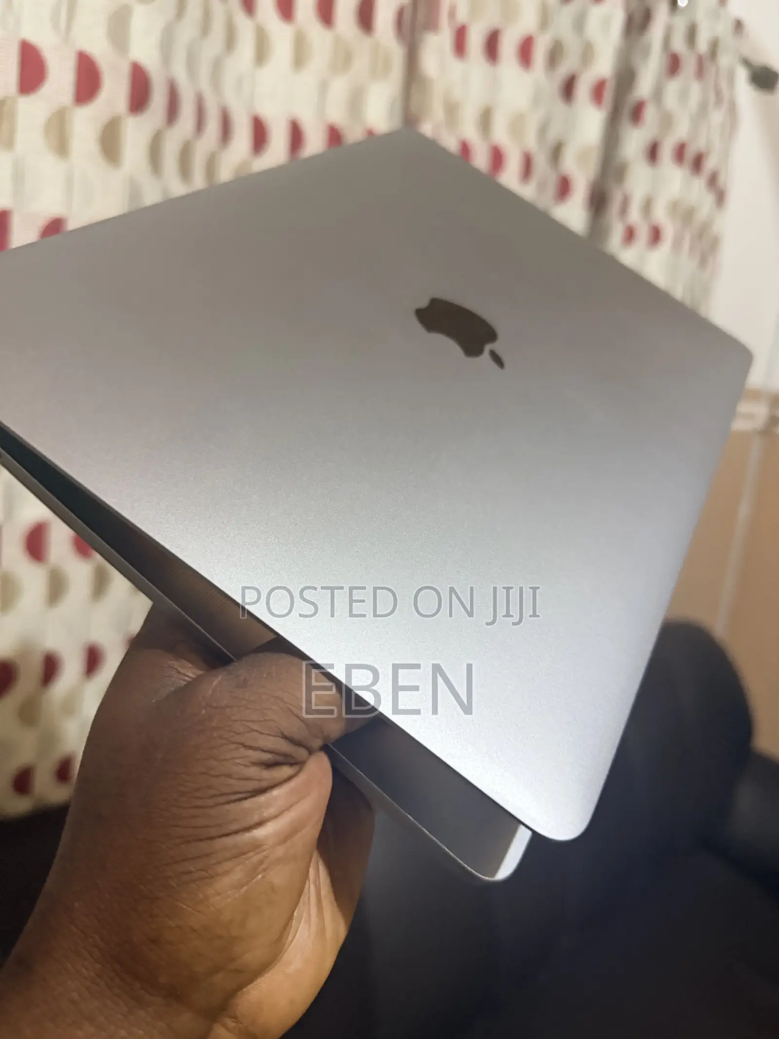 Laptop Apple MacBook Pro 2022 M2 8GB Apple M2 SSD 256GB