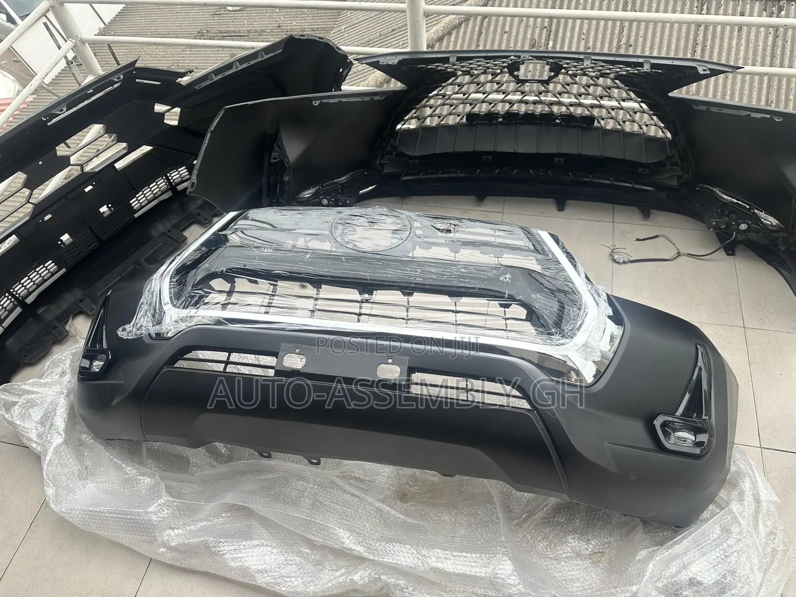 Toyota Hilux Front Bumper Complete 2017,2018,2019,2020,2021-2024