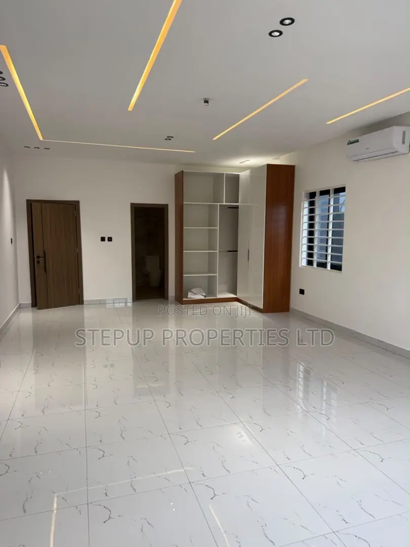3bdrm House in Ayi Mensa, Oyarifa Mall Area for sale