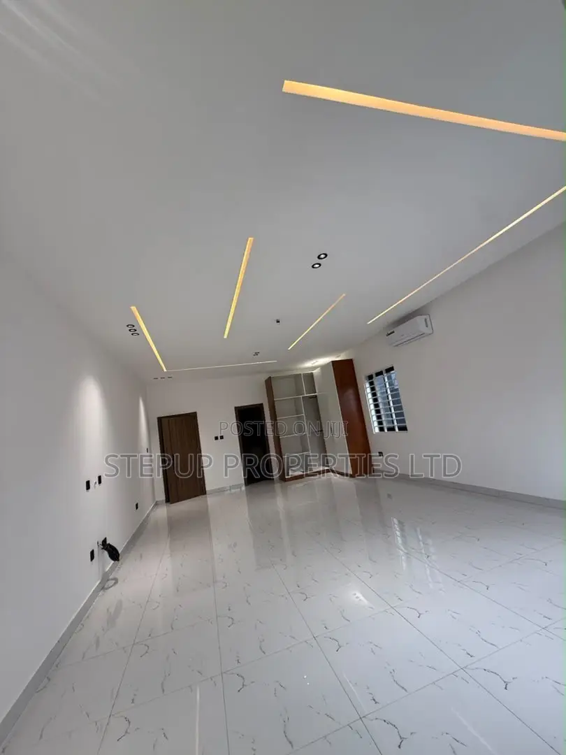 3bdrm House in Ayi Mensa, Oyarifa Mall Area for sale