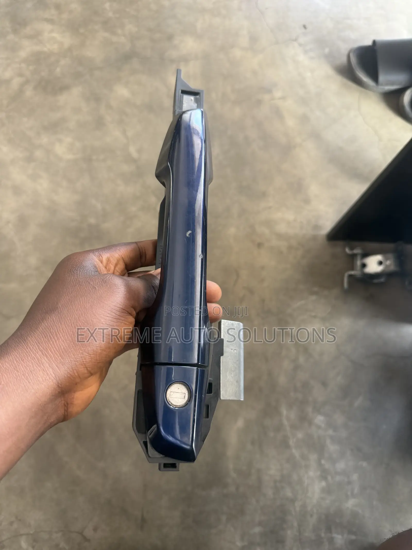 17-22 Honda CR-V EX, EX-L, TRG Left Front Door Handle