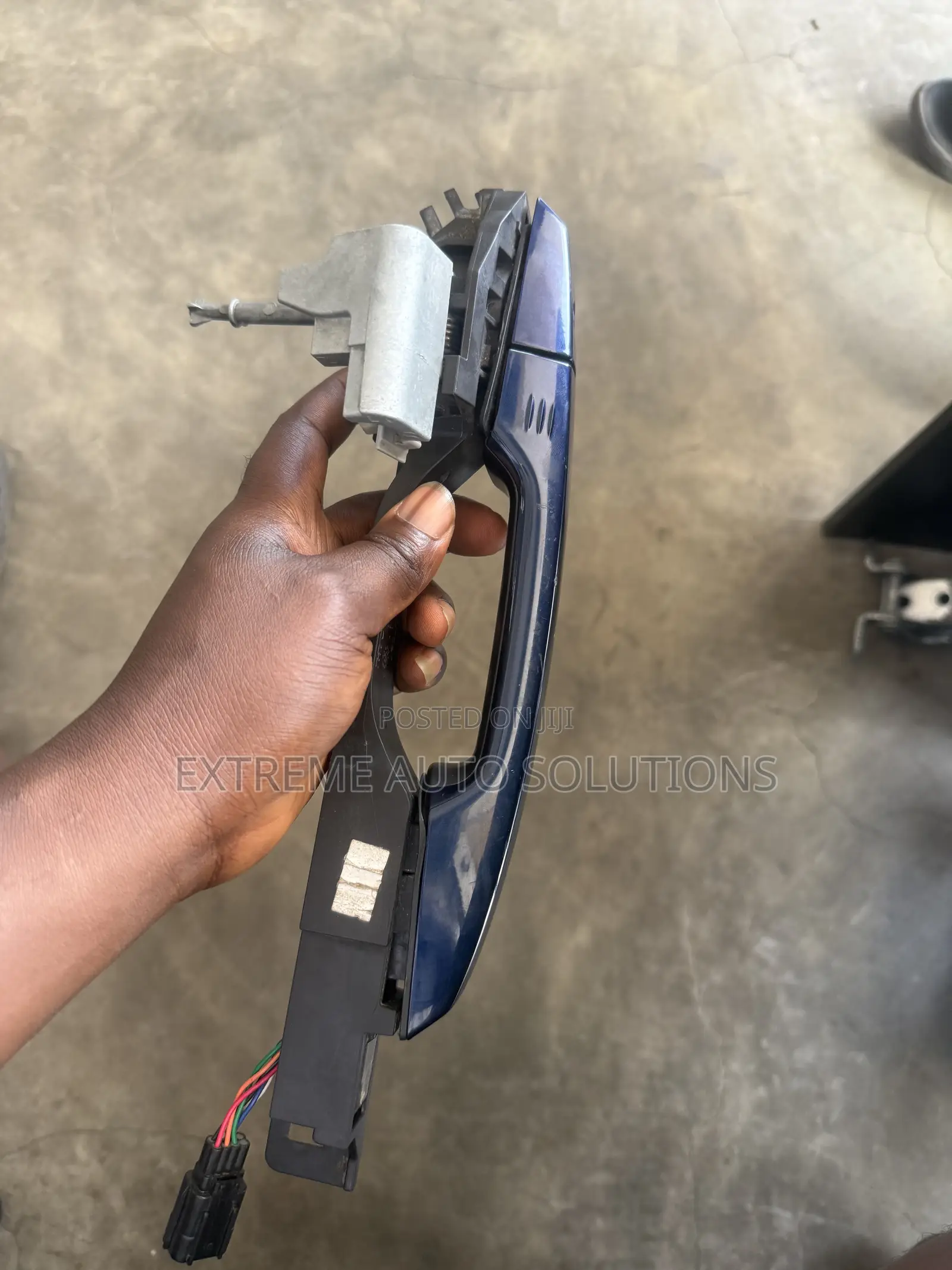 17-22 Honda CR-V EX, EX-L, TRG Left Front Door Handle