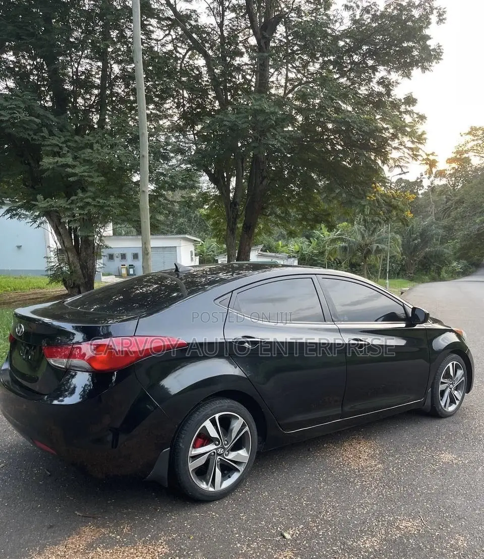 Hyundai Elantra Limited Sedan FWD (1.8L 4cyl 6A) 2013 Black