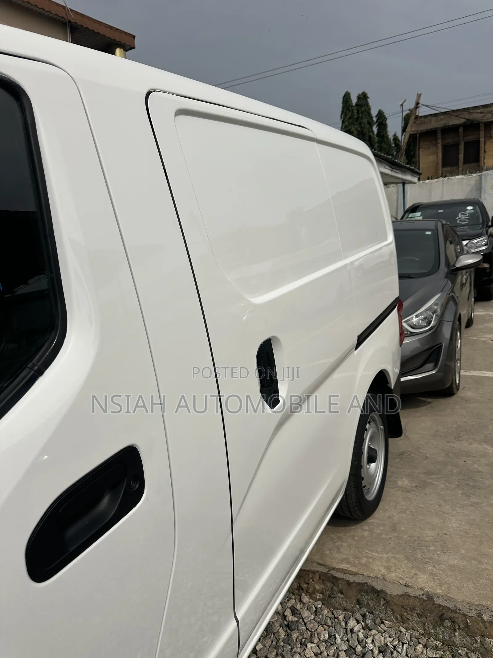 Nissan Caravan (Urvan) 2017 White