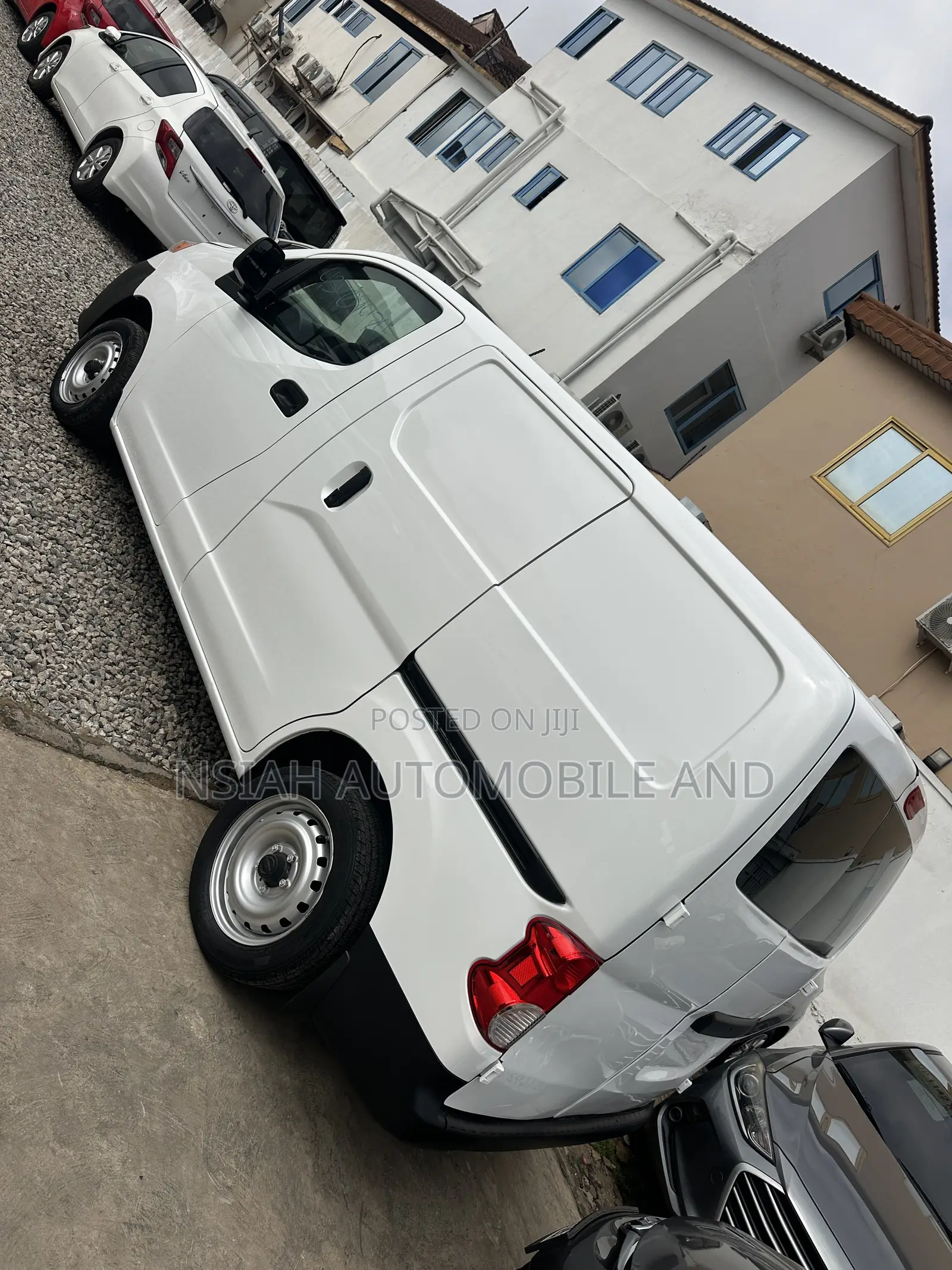 Nissan Caravan (Urvan) 2017 White