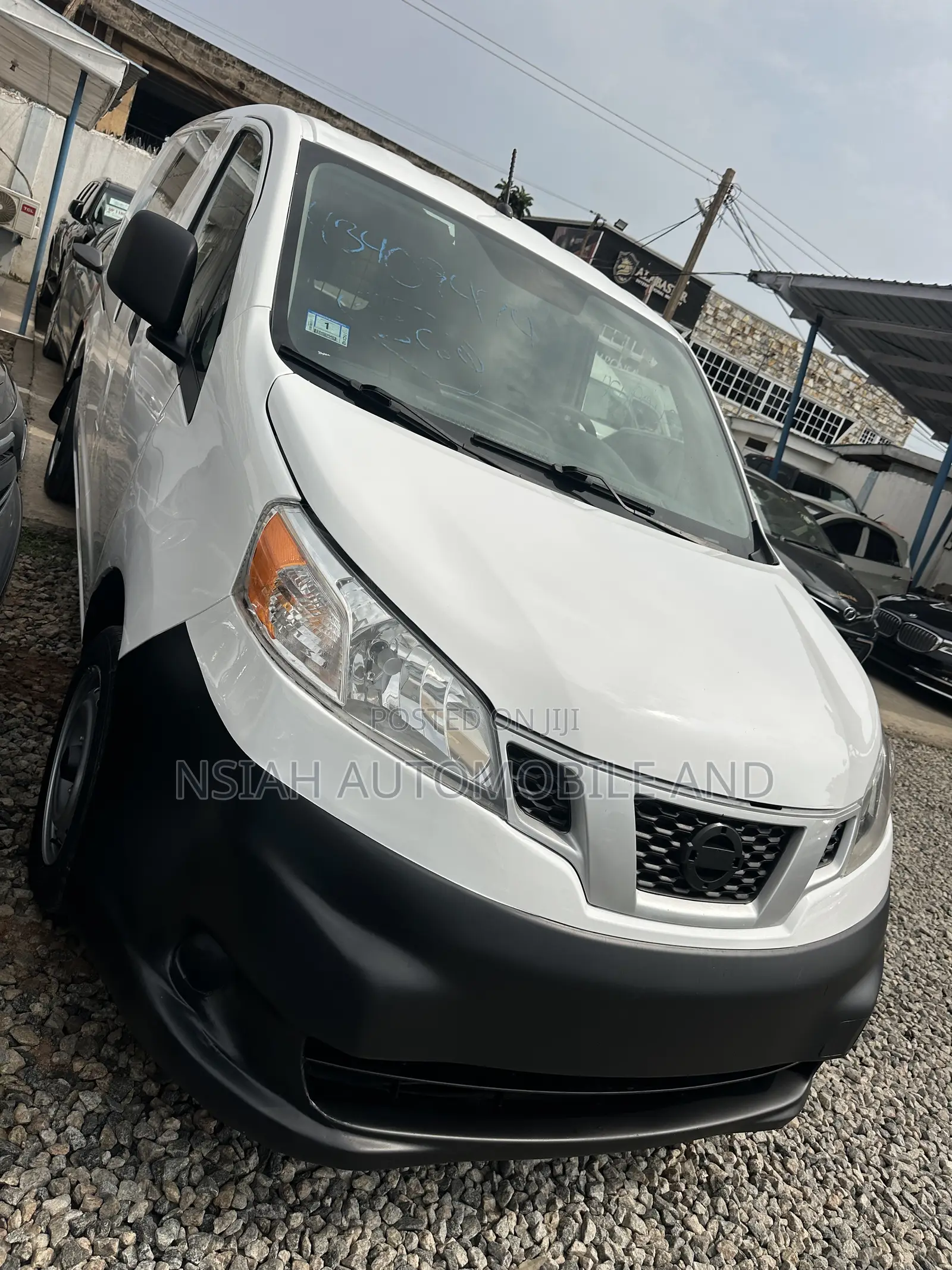 Nissan Caravan (Urvan) 2017 White