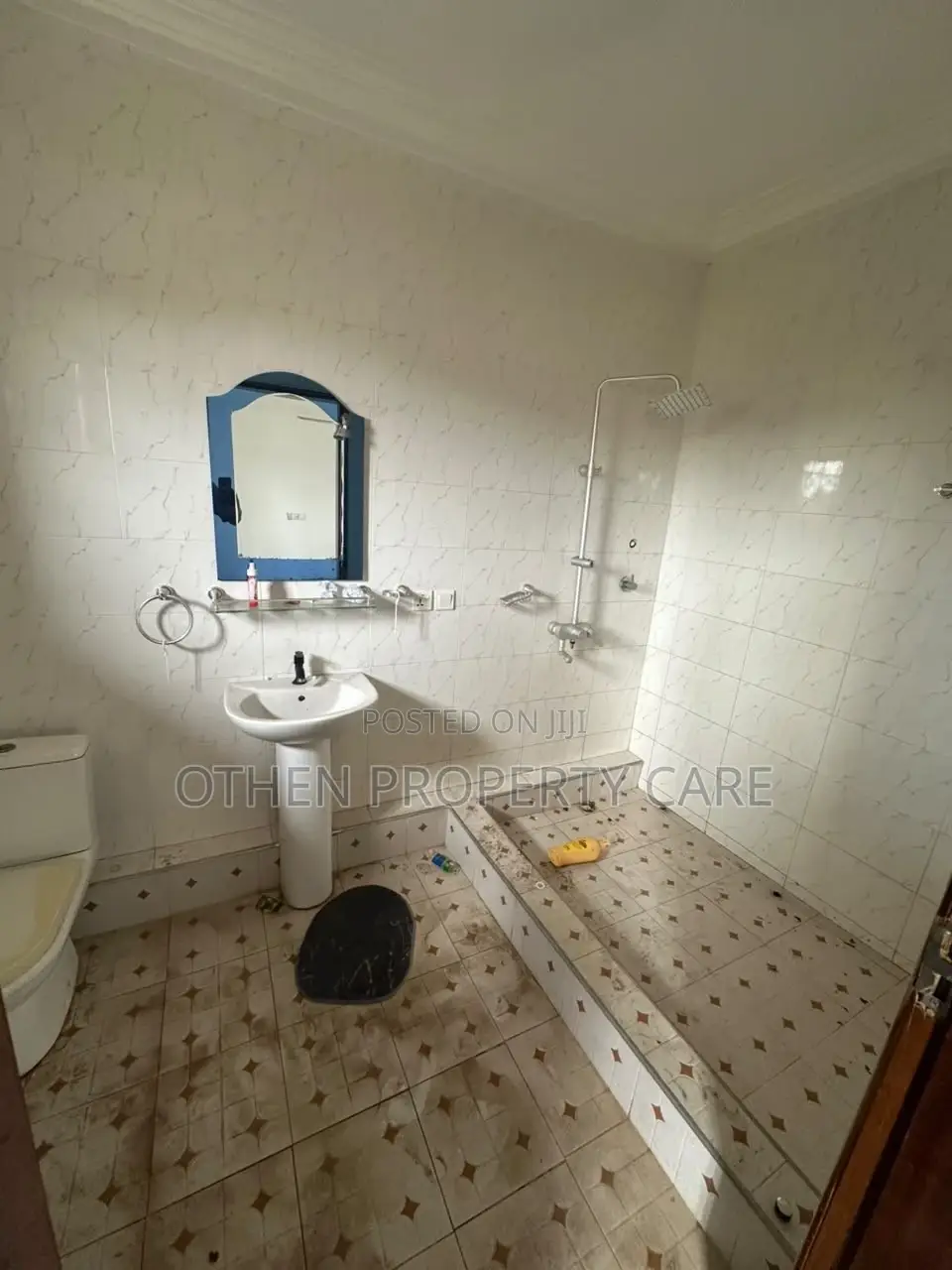3bdrm Apartment in Othen Estate Consult, Adenta for rent