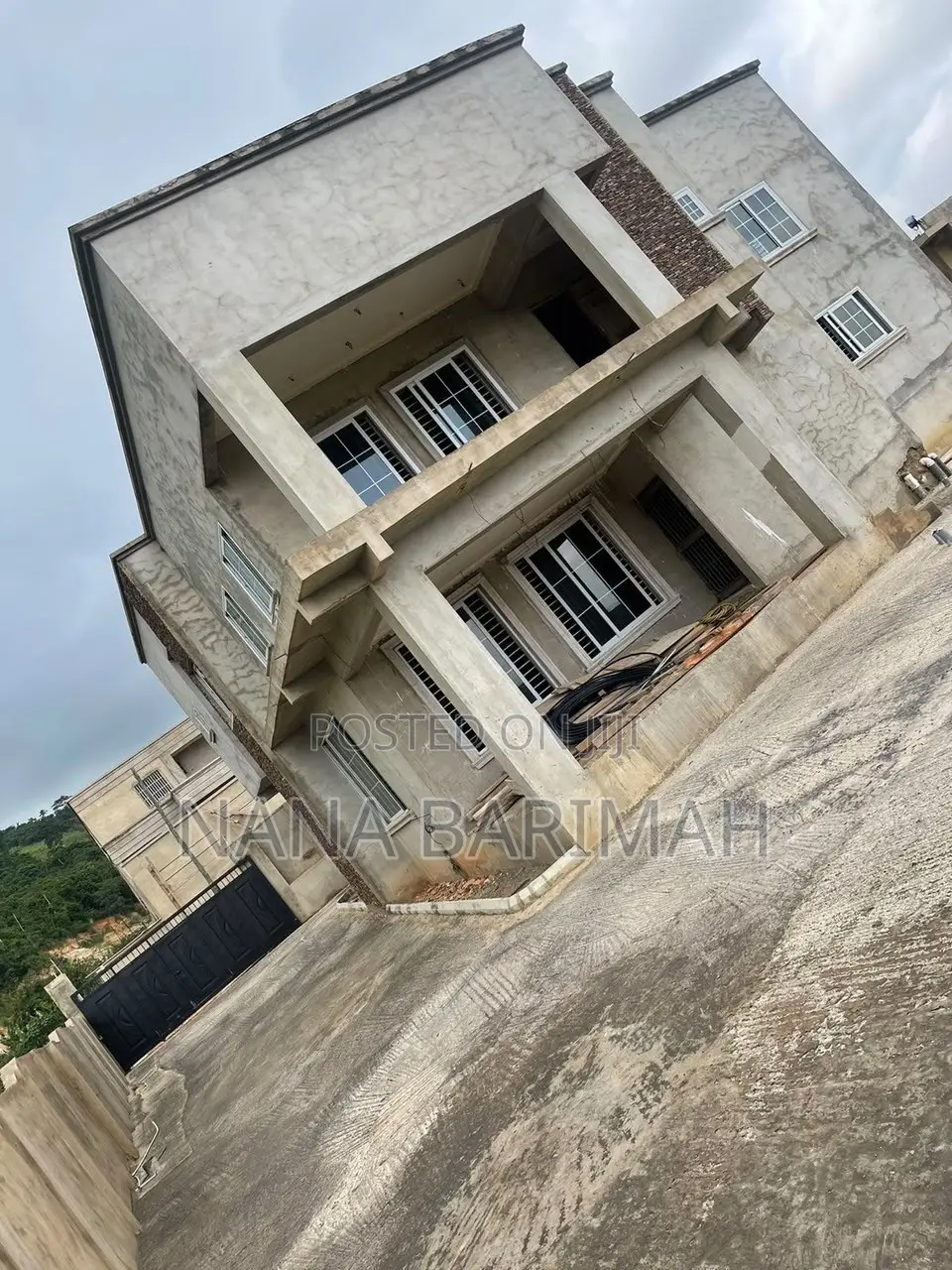 4bdrm Mansion in Abokobi for sale