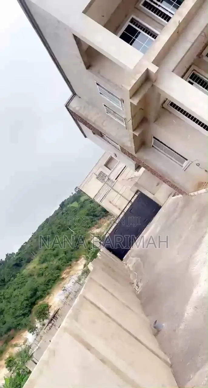 4bdrm Mansion in Abokobi for sale