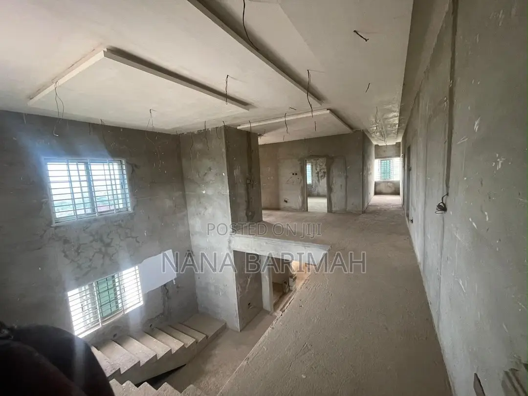 4bdrm Mansion in Abokobi for sale
