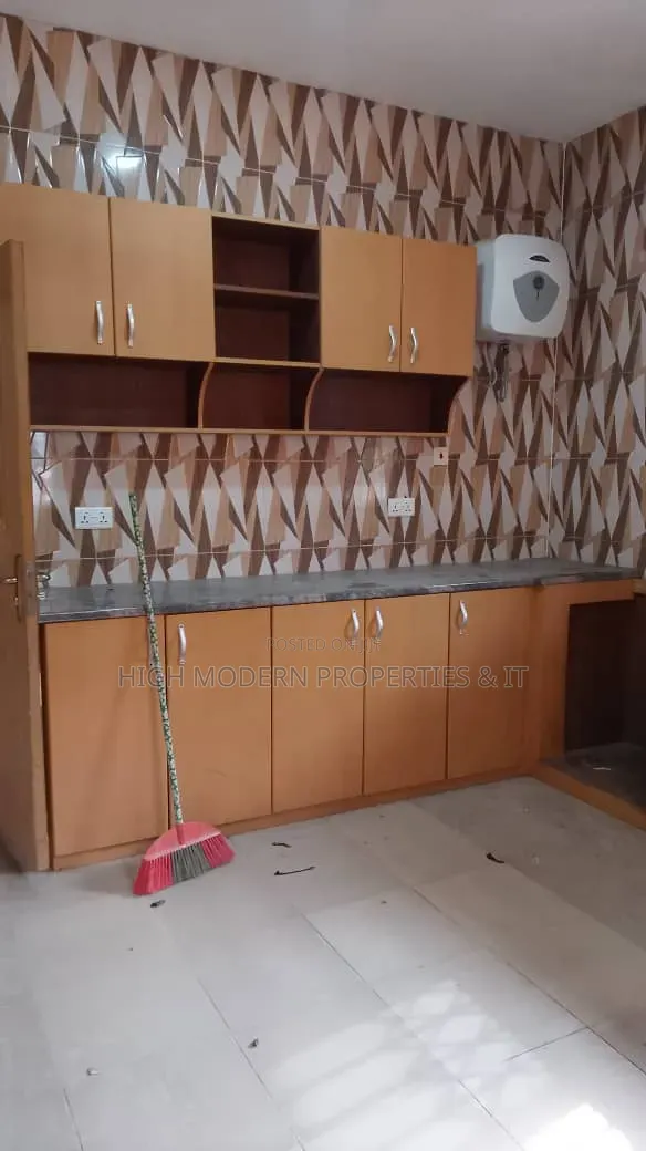 2bdrm Apartment in High Modern, New Town for rent