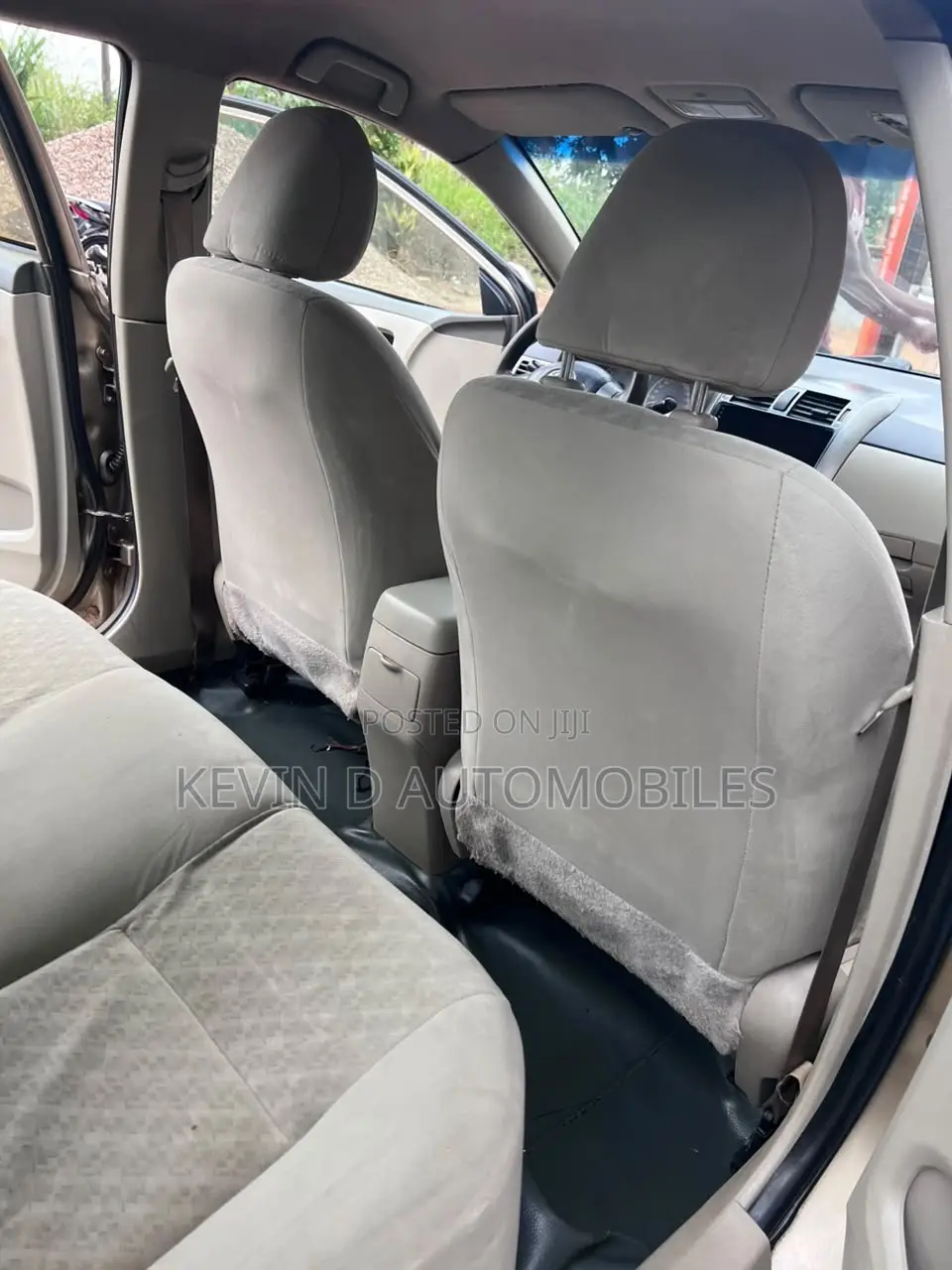 Toyota Corolla LE 4dr Sedan (1.8L 4cyl 4A) 2010 Gold