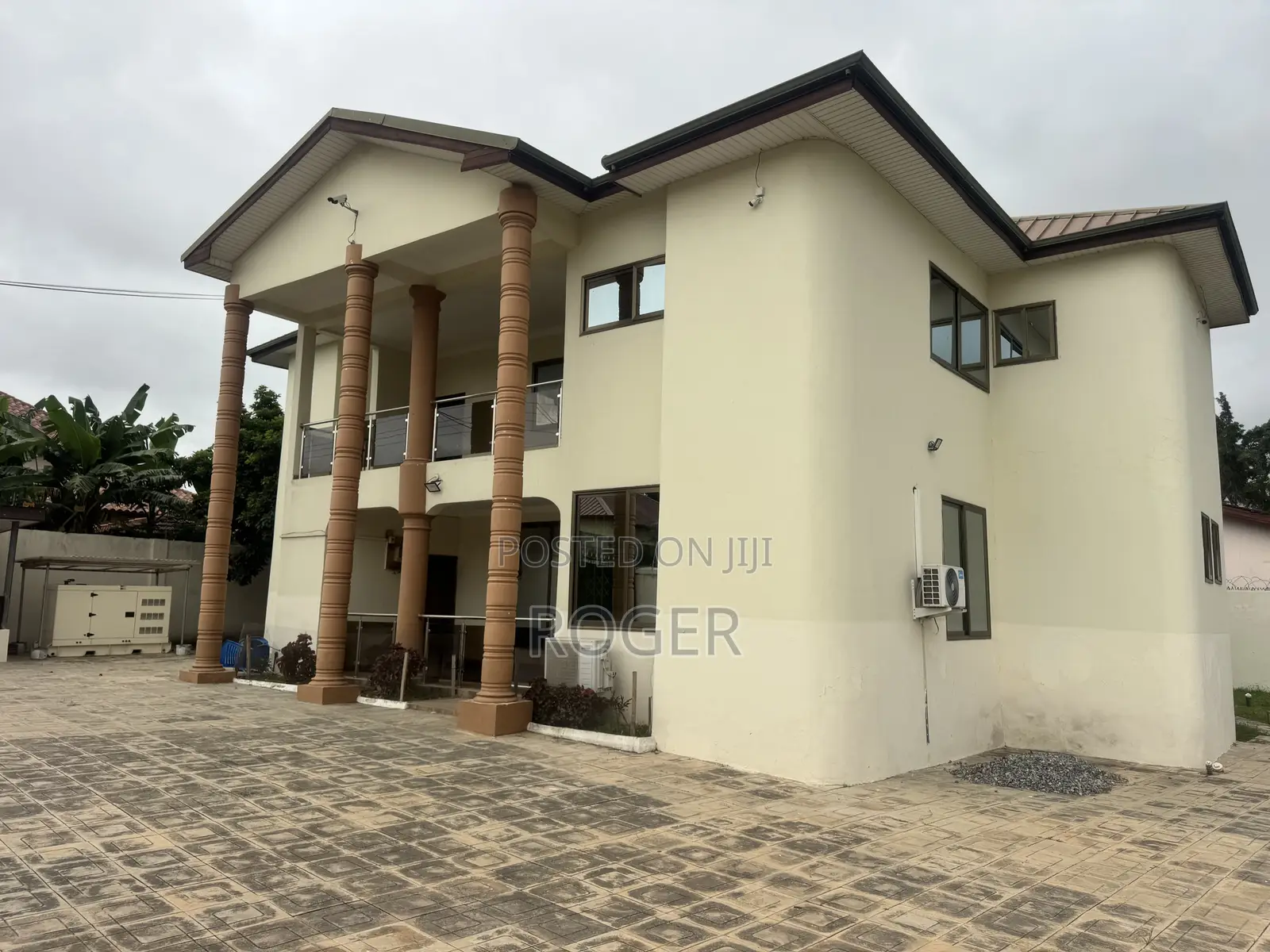 8bdrm House in East Legon for rent