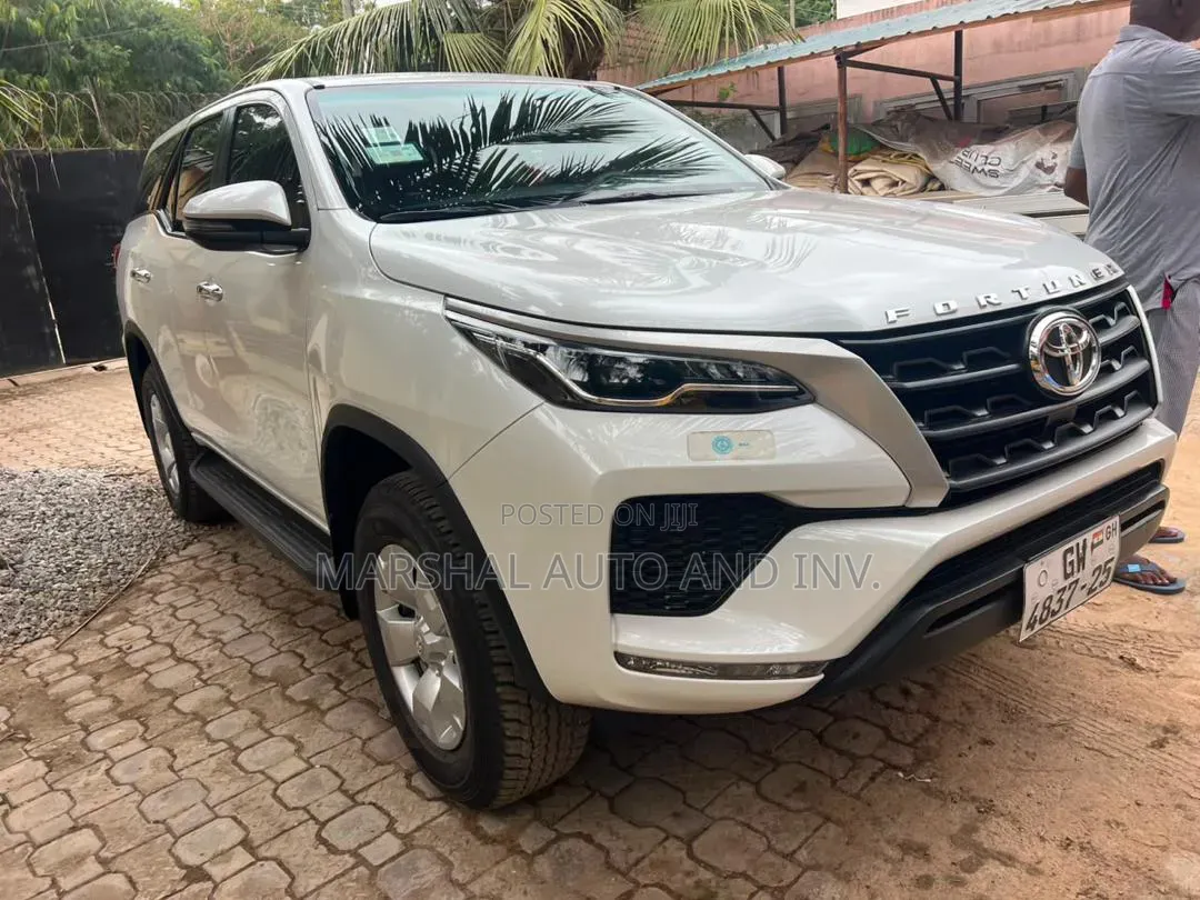 Toyota Fortuner 2025 White