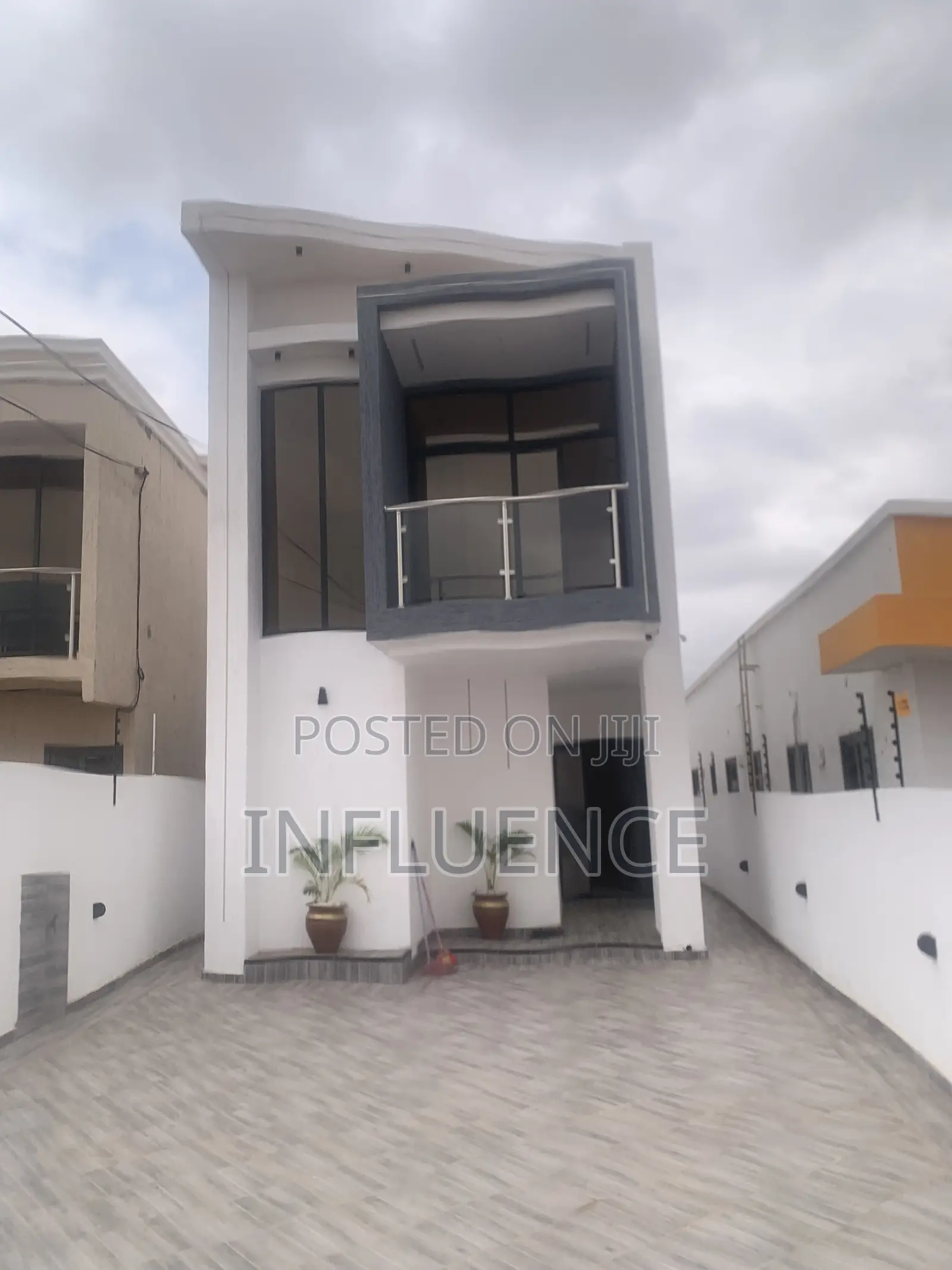 3bdrm House in Lakeside, Accra, East Legon for sale