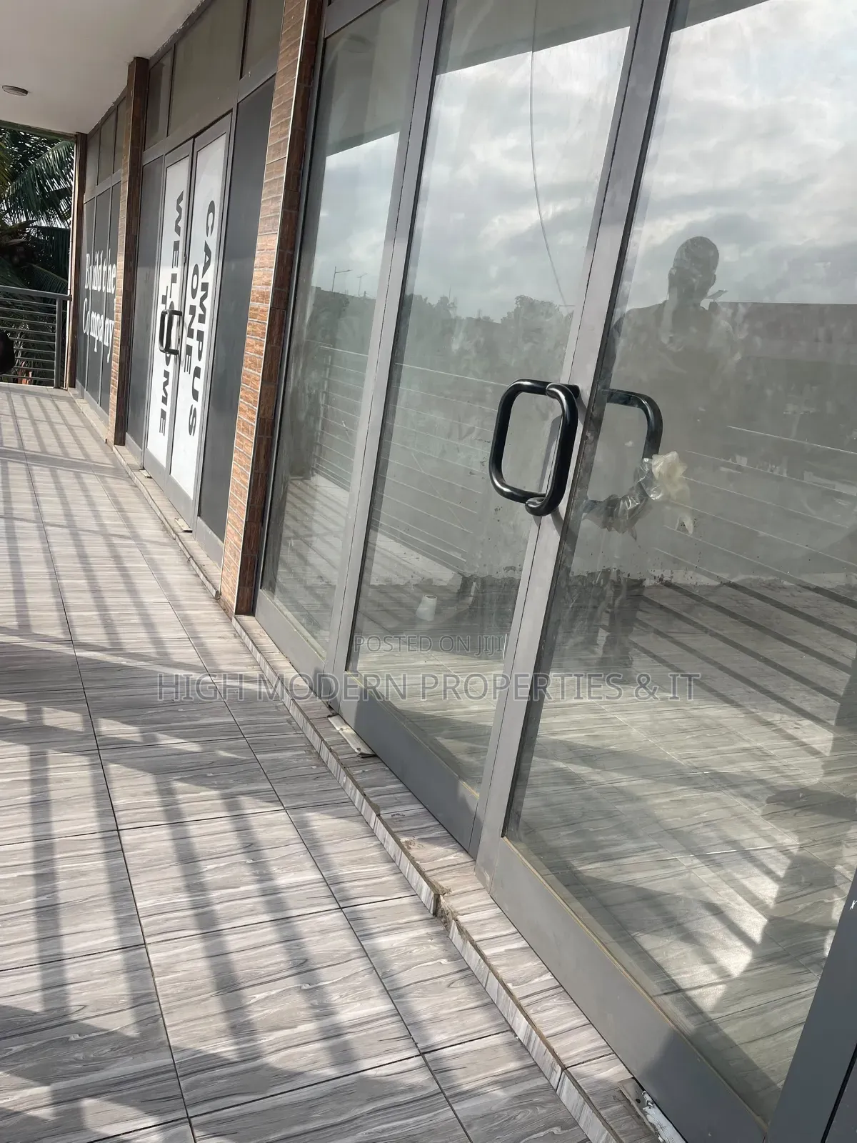High Modern Spacious Shop for Rent